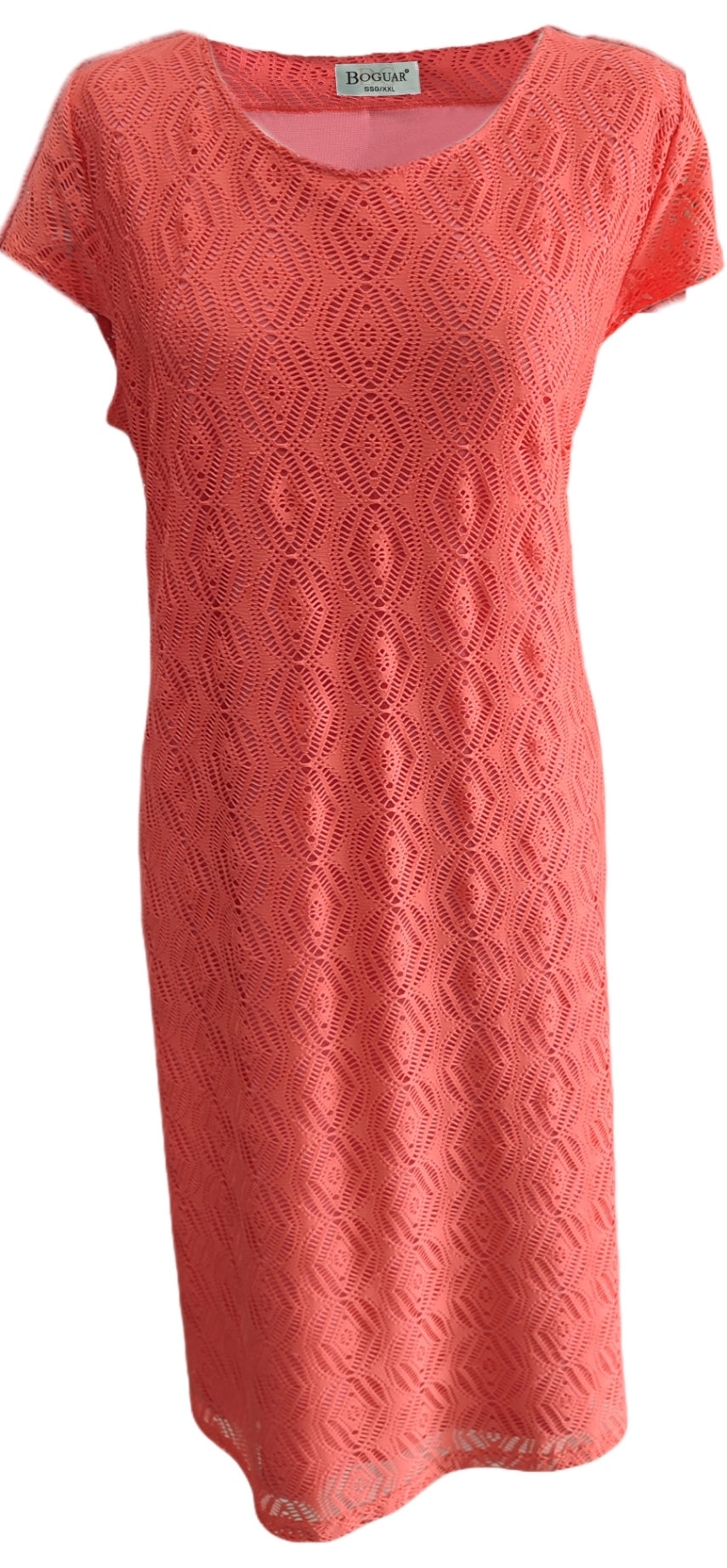 VESTIDO CON CORTE RECTO.