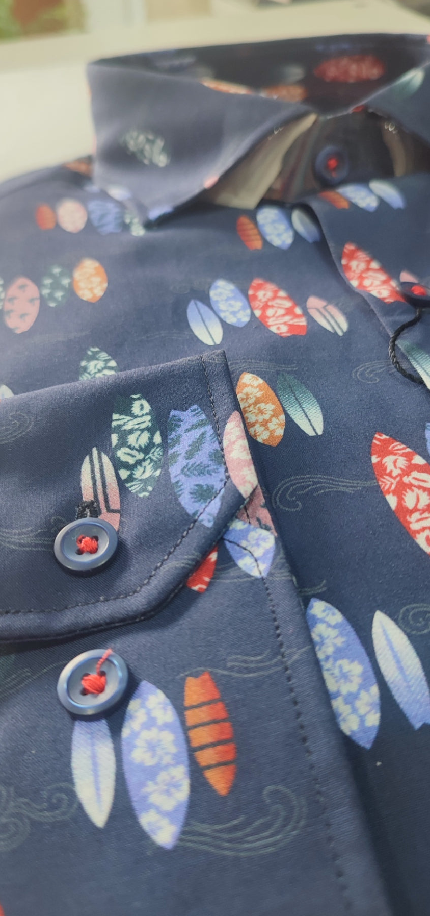 CAMISA ESTAMPADA TABLA DE SURF