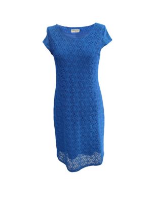 VESTIDO CON CORTE RECTO.